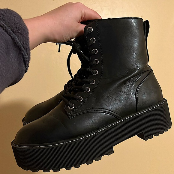 Black Combat Boot (Doc Marten) style - Picture 1 of 7